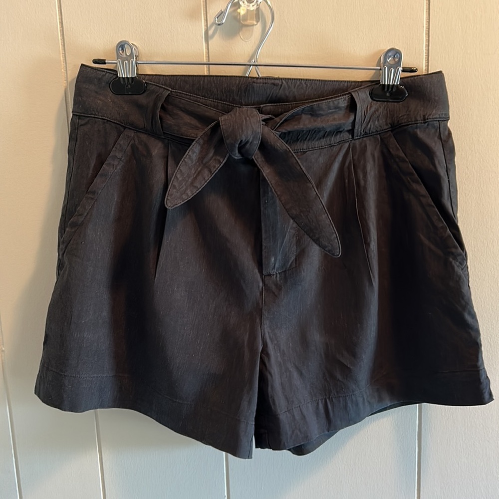 FIG WOMENS SHORTS. Size 6. Pockets. Linen & Lyocell. Black. Like New.